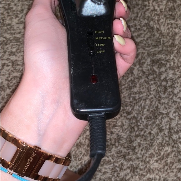 Revlon flat iron - Picture 4 of 5